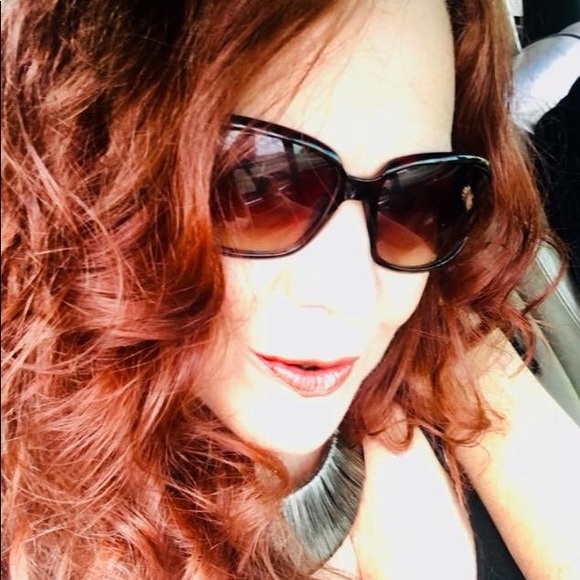 Meet your Posher, Lauren - Picture 1 of 1